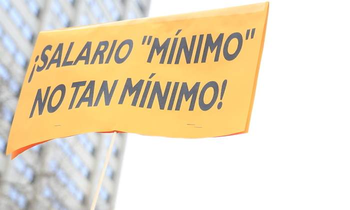 salario-minimo-pancarta-ep.jpg