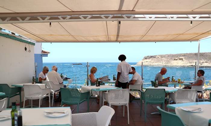 coronavirus-canarias-tenerife-restaurante-reuters.jpg