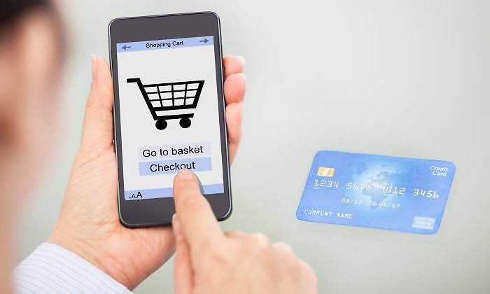 comercio-online-movil-tarjeta-770-dreamstime.jpg