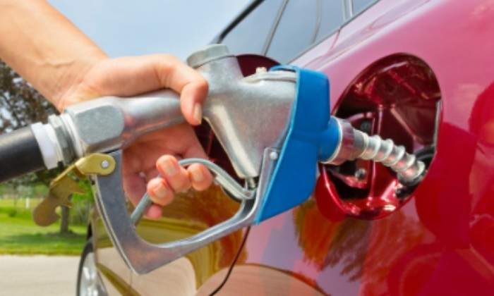 gasolina-coche-deposito.jpg