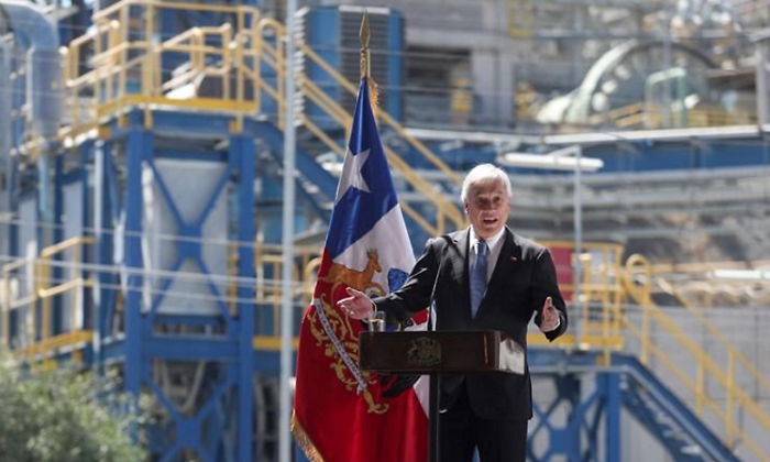 pinera-bandera-reuters-2019.png