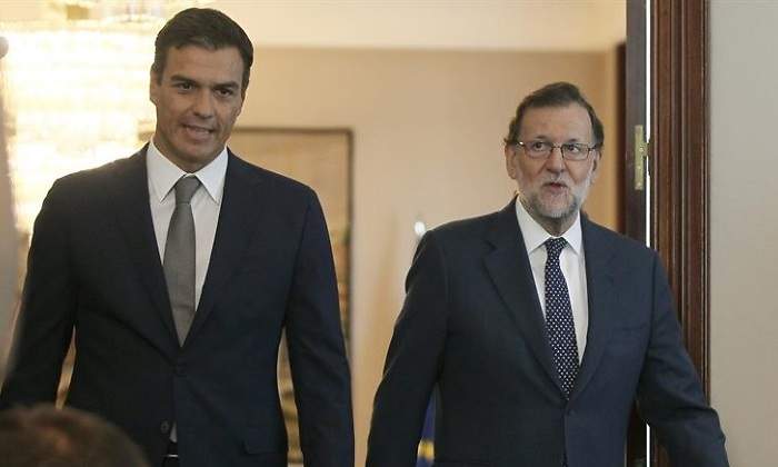 sanchez-rajoy-pasillos-congreso-29ago2016-efe.jpg