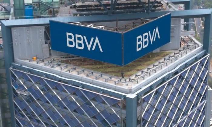 Un cartel de BBVA
