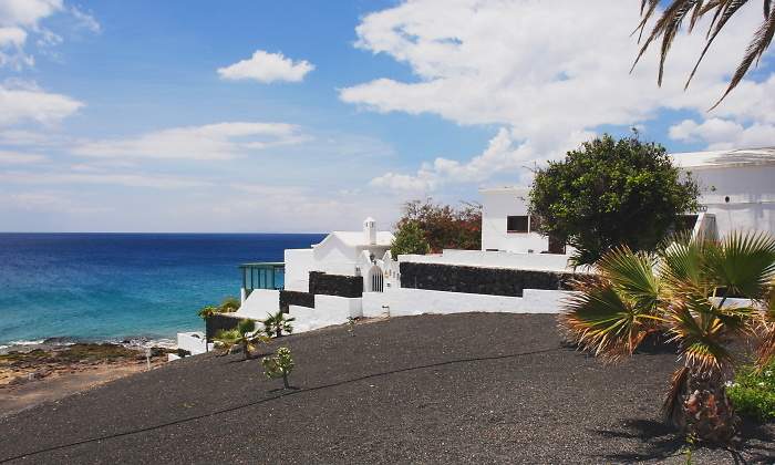 puerto-del-carmen-lanzarote-dreamstime.jpg