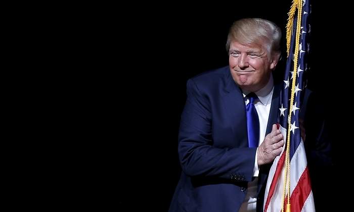 donald-trump-bandera-eeuu-noviembre2016-reuters.jpg