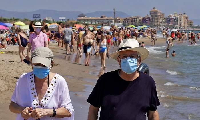 matrimonio-mascarillas-playa-alboraya-efe.jpg