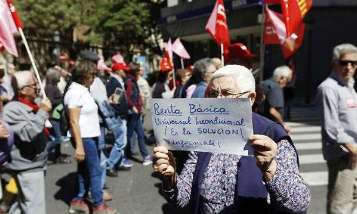 renta-basica-senora-manifestacion-efe.jpg