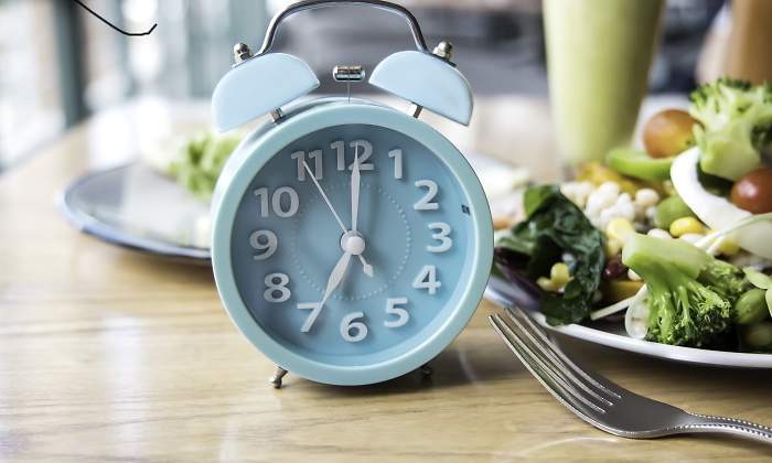 horario-comida-dreamstime.jpg