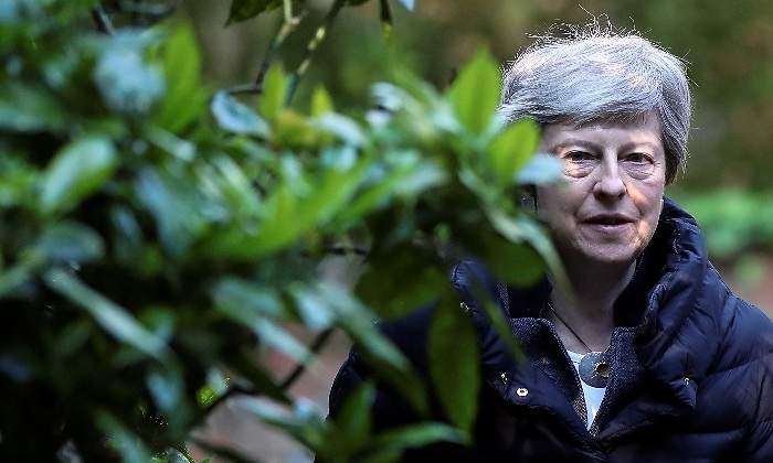 theresa-may-primera-ministra-reino-unido-detras-planta-brexit-reuters-770x420.jpg