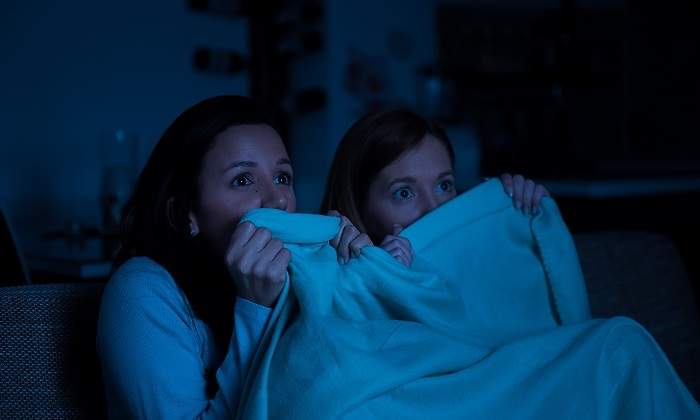 Terror-chicas-manta-pelicula-iStock.jpg