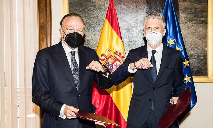Faine-Grande-Marlaska-firman-el-convenio-para-Reincorpora.jpg