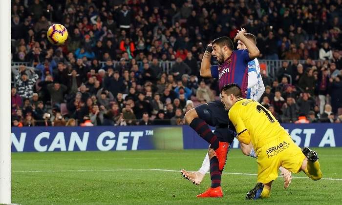 luis-suarez-pichu-cuellar-gol-reuters.jpg