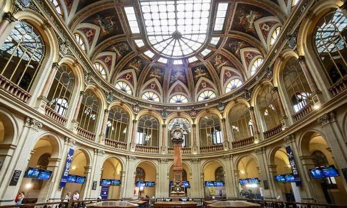 bolsa-madrid-interior-reloj-techo-ibex-getty-770x420-1.jpg