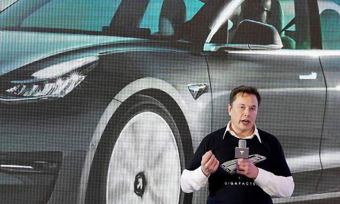 tesla-model3-musk-reuters.jpg