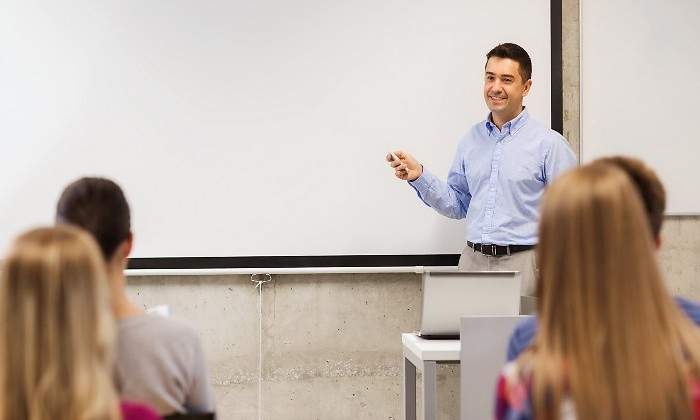 estudiantes-clase-negocios.jpg