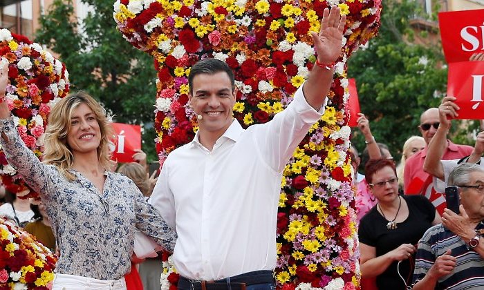 pedrosanchez-mujer-campana-efe.jpg