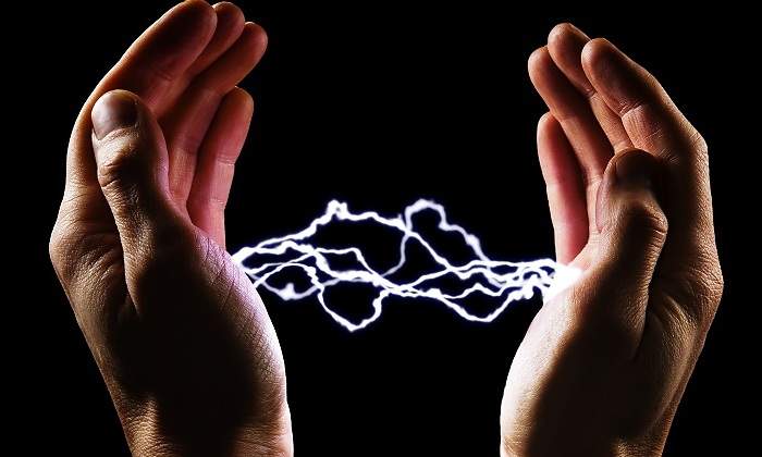 Electricidad-entre-manos.jpg