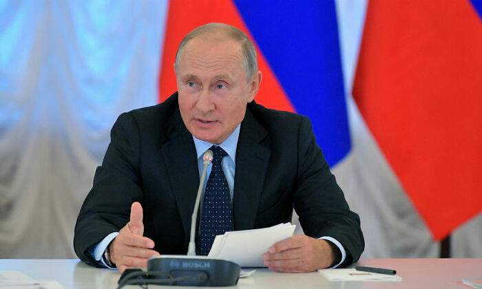 putin-banderas-reuters.jpg