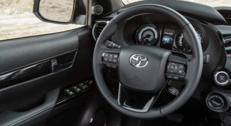 Interior de Toyota Hilux.