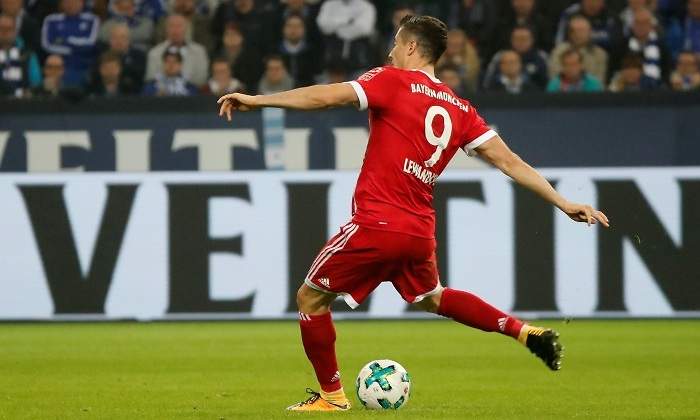 lewandowski-tira-penalti-schalke-reuters.jpg