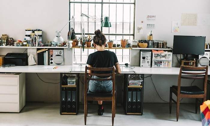 teletrabajo-chica-casa-istock.jpg