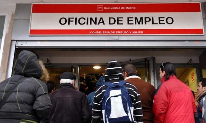 oficina-empleo-cola.jpg