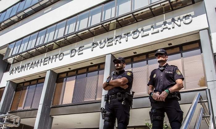 puertollano-policia-ayuntamiento-efe.jpg