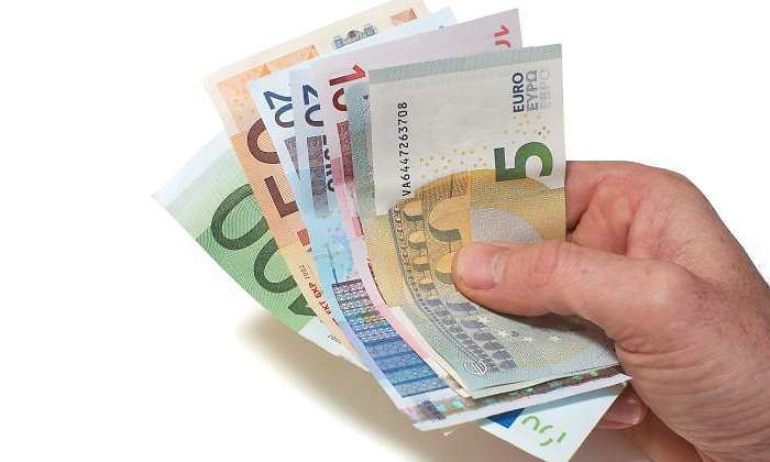 billetes-euro-mano.jpg