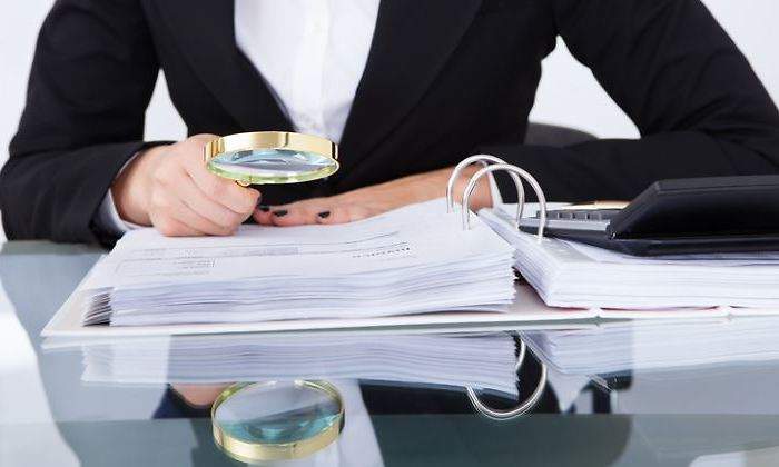 auditoria-calculadora-fraude-lupa-770-dreamstime.jpg