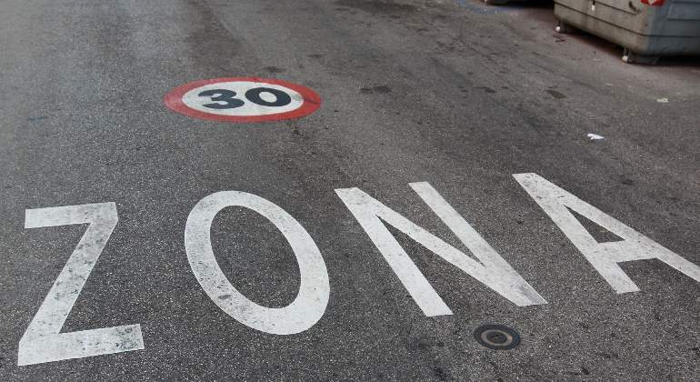 Zona limitada a 30 Km/h en entorno urbano.