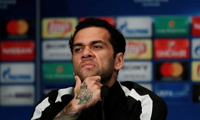 Alves-pensativo-2018-RP-Champions-EFE.jpg