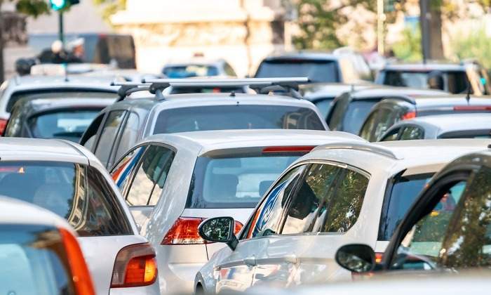 trafico-atasco-coches-iStock-1188964698.jpg