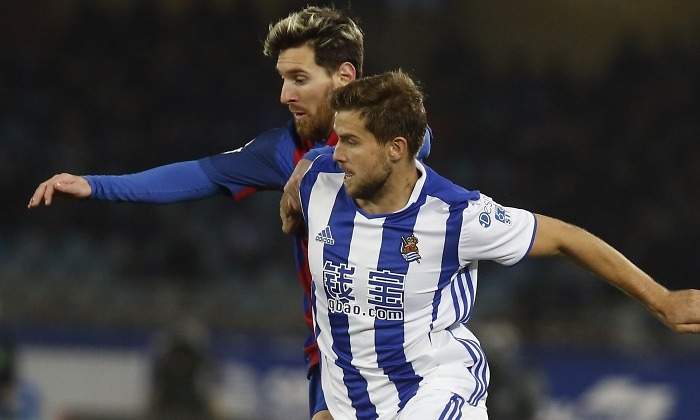 Inigo-Martinez-Messi-2017-efe.jpg