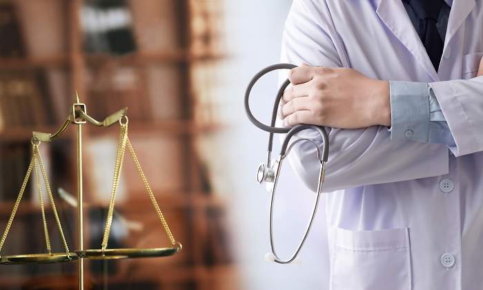 medico-balanza-justicia-tribunal-dreamstime.jpg