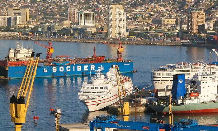 Puerto de mercancas de Valparaso en Chile