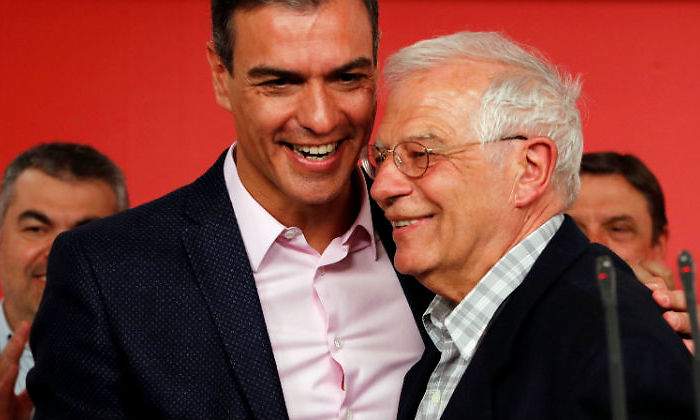 sanchez-borrel-abrazo-reuters.jpg