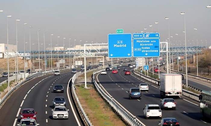 autopista-trafico-coches-efe-770x420.jpg