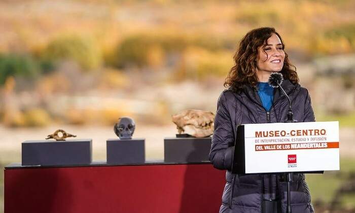ayuso-vono-turistico-com-madrid.jpg