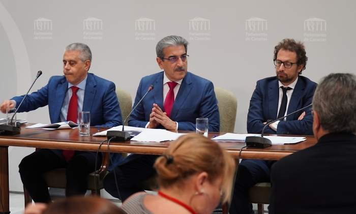 El vicepresidente de Canarias Romn Rodrguez en una comparecencia pblica