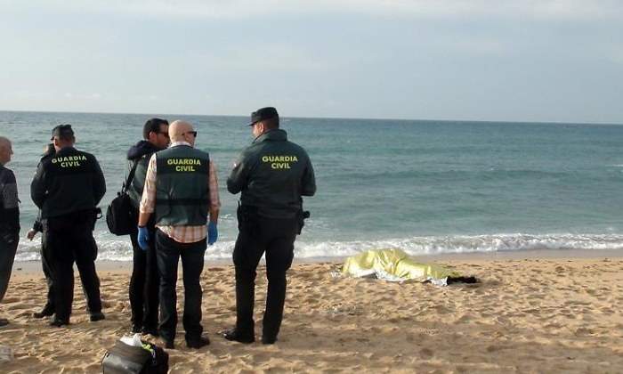 cadver-playa-migrante-canos-meca-cadiz-efe.jpg