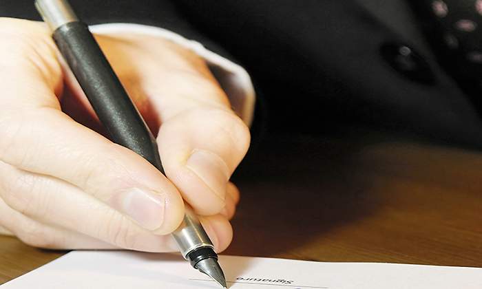Firma-de-contrato-bancario-770-x-420-EE.jpg