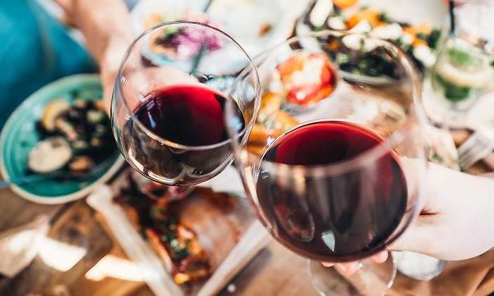 Vino, aceite, jamón, queso, naranjas... EEUU impondrá aranceles del 25% a varios productos españoles