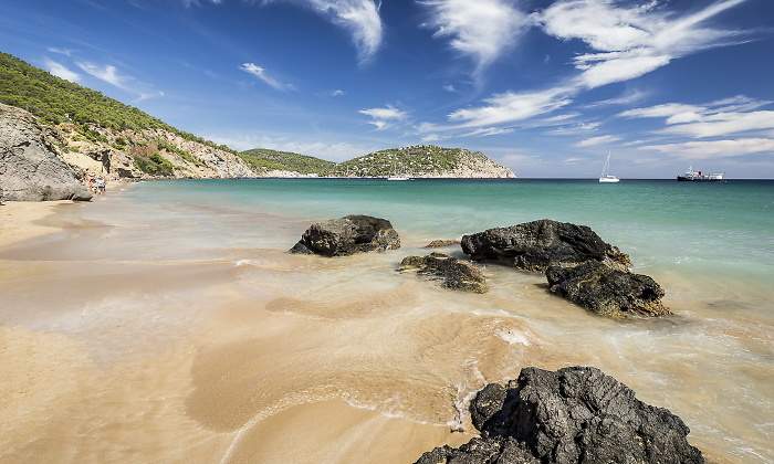 aguas-blancas-playa-santa-eularia.jpg
