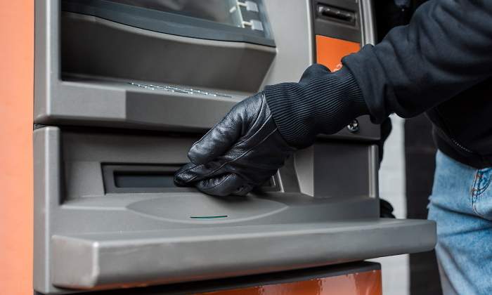 ladron-cajero-dinero-dreamstime.jpg