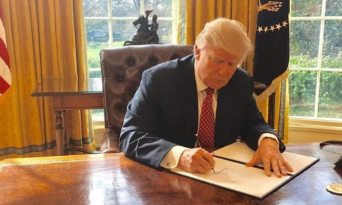 trump-firma-orden-migratoria-casa-blanca-770x420.jpg