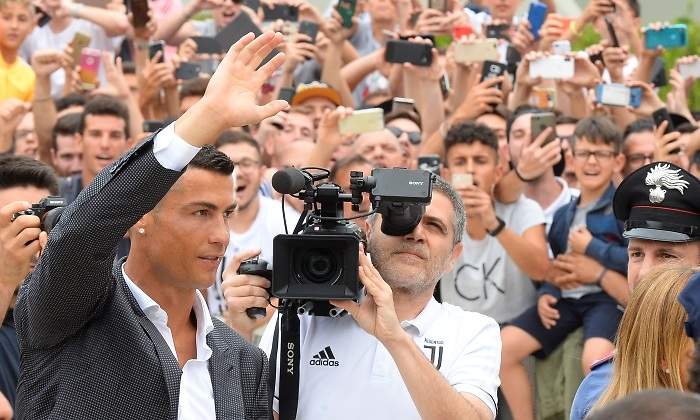 cristiano-ronaldo-fichaje-juventus-saluda-reuters.jpg