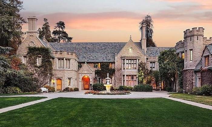 mansion-playboy.jpg