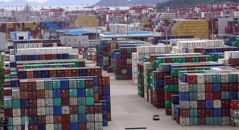 Los contenedores apilados en el puerto de Shanghai. Reuters