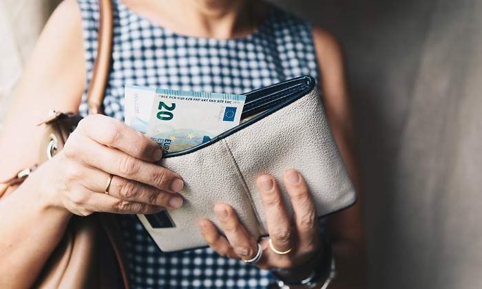 closeup-photo-of-stylish-woman-taking-money-picture-id842875452.jpg