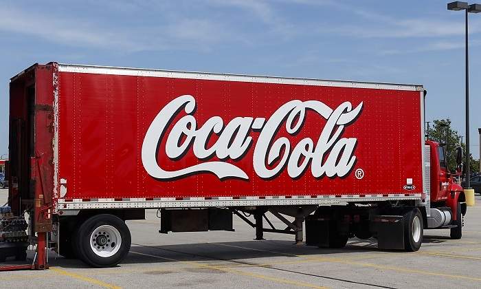 Un-camion-de-Cocacola-descargando-iStock.jpg